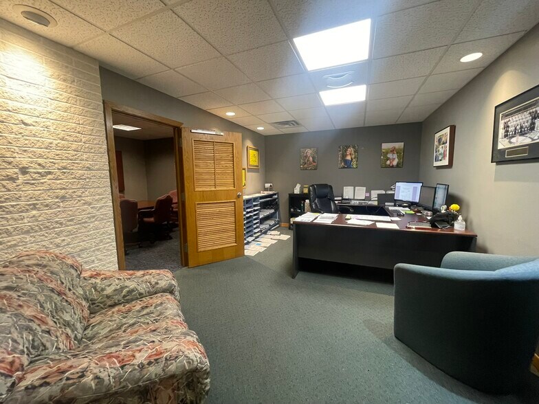 More Photos Of 3107 Beale Ave, Altoona Office For Sale