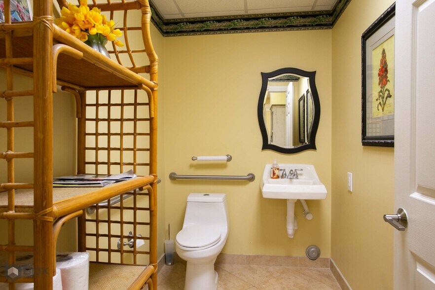 More Photos Of 5491 N University Dr, Coral Springs Office For Lease