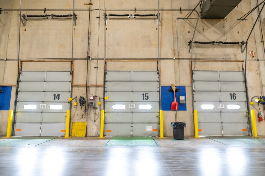 More Photos Of 1957 Route DD, Moberly Manufacturing For Lease