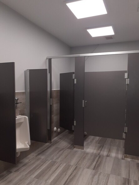 More Photos Of 2256 NY-17K, Montgomery Distribution For Sale