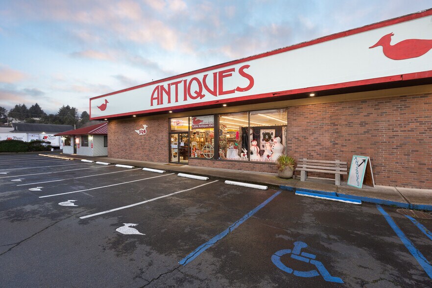 More Photos Of 3128 Ne Highway 101, Lincoln City Storefront For Sale