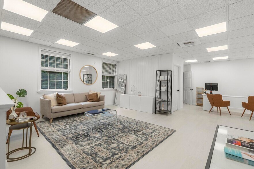 More Photos Of 276 Main St, Farmington Medical For Lease