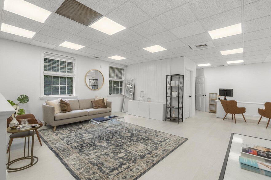 More Photos Of 276 Main St, Farmington Medical For Sale