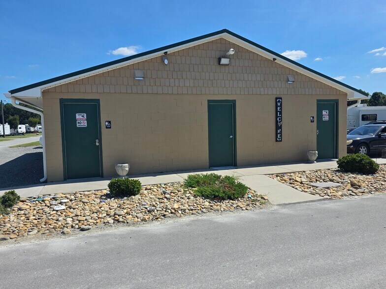 More Photos Of 8 E Kegan Ln, Selma Multifamily For Sale