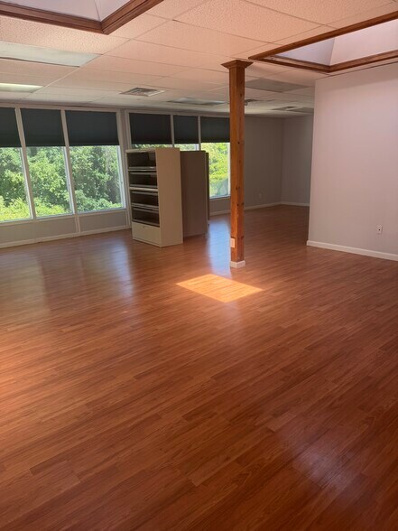 More Photos Of 2981 Solomons Island Rd, Edgewater Office For Sale
