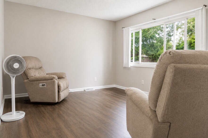 More Photos Of 1030 Te Ann Ct, Lake Odessa Multifamily For Sale