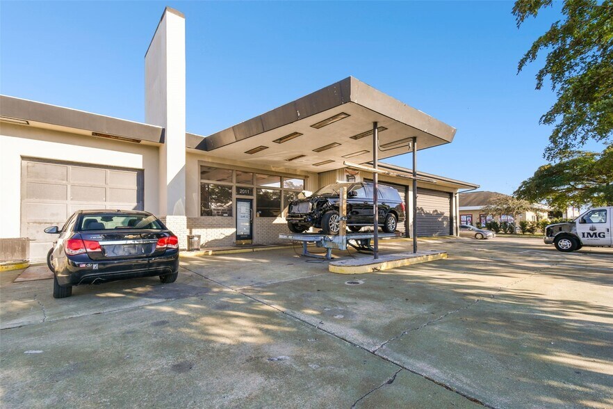 More Photos Of 2011 9th St, Bradenton Freestanding For Sale