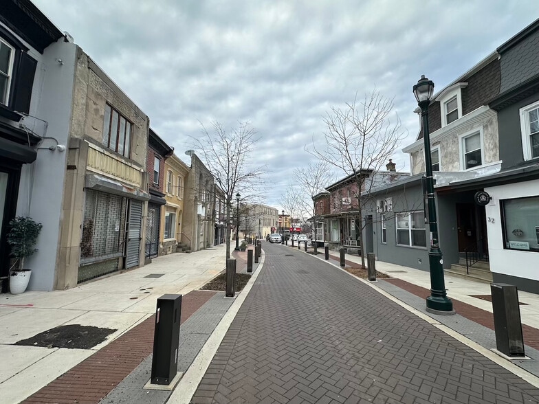 More Photos Of 37 W Maplewood Mall, Philadelphia Schools For Sale