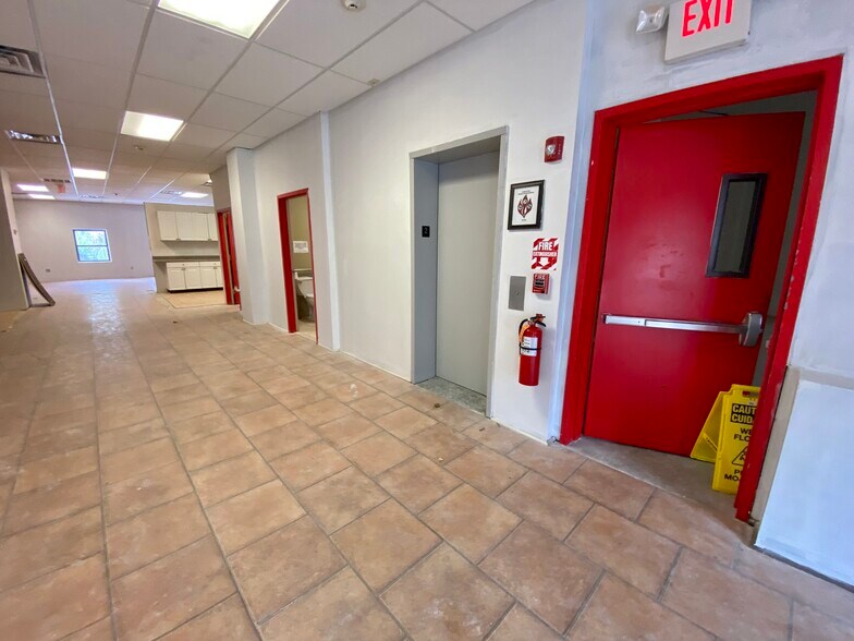 More Photos Of 25-27 E Merrick Rd, Valley Stream Office For Lease