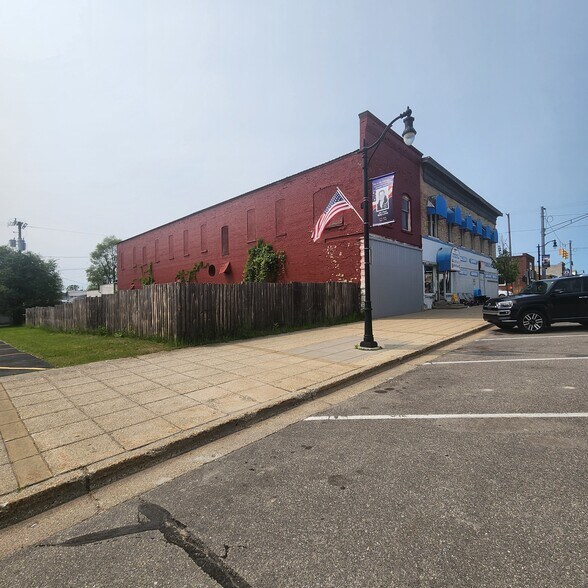 More Photos Of 104 S Main St, Evart Storefront For Sale