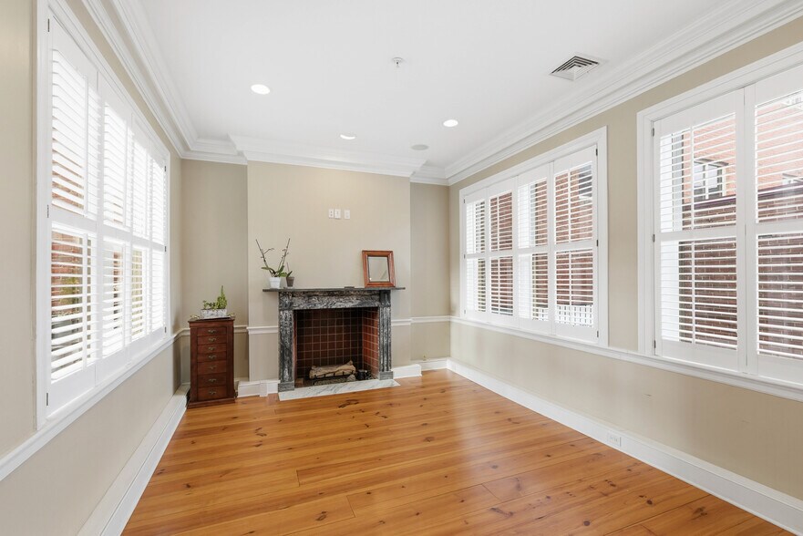 More Photos Of 121-123 E King St, Lancaster Office Residential For Sale