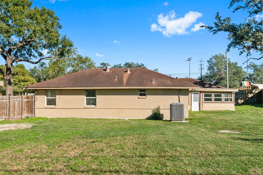 More Photos Of 1723 Campbell Rd, Houston Office Residential For Lease