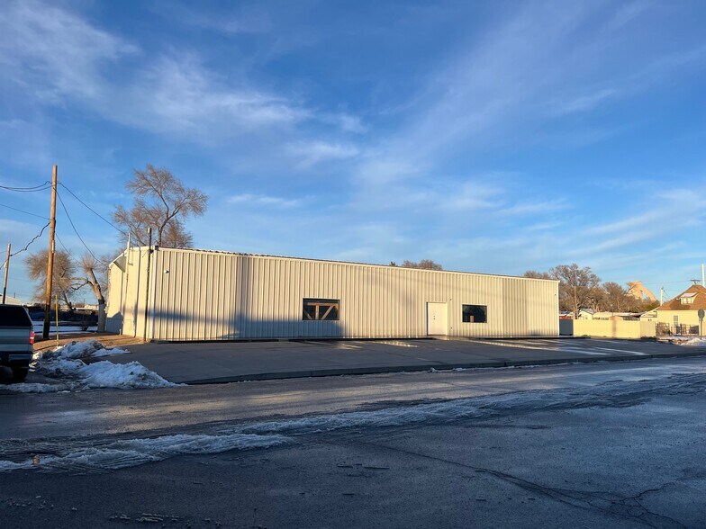 More Photos Of 111 E Maple St, Lamar Flex For Sale