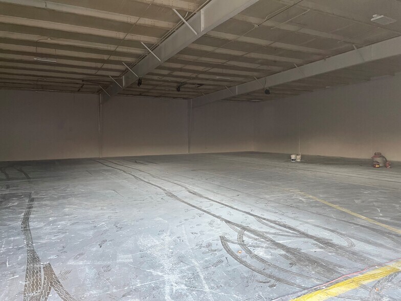 More Photos Of 11320 Mosier Valley Rd, Fort Worth Warehouse For Lease