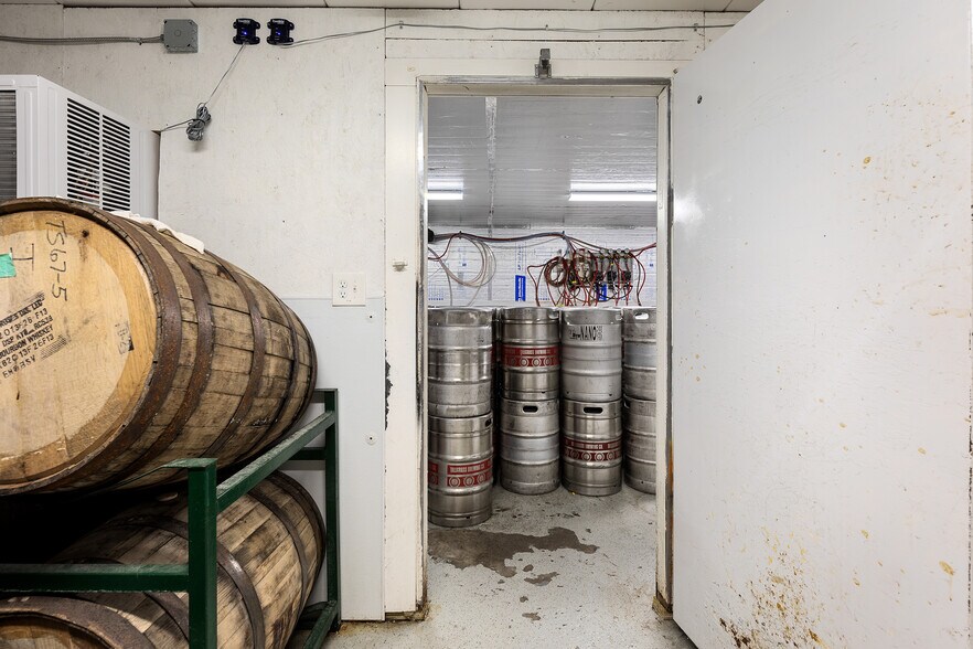 More Photos Of 120 S Park St, Traverse City Restaurant For Sale
