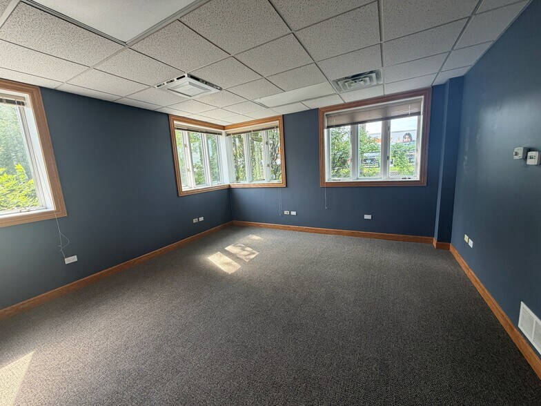 More Photos Of 72 East St, Crystal Lake Light Manufacturing For Lease