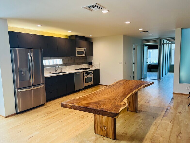 More Photos Of 6621 Melrose Ave, Los Angeles Loft Creative Space For Lease