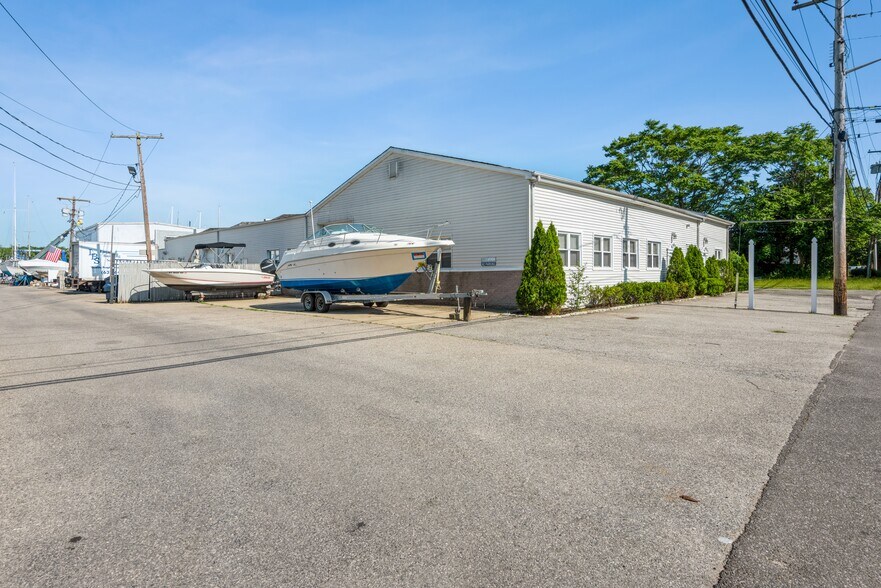 More Photos Of 41 Degnon Blvd, Bay Shore Manufacturing For Sale