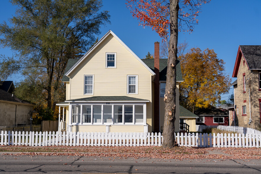 Primary Photo Of 218 S Washington St, Mt Pleasant Office For Sale