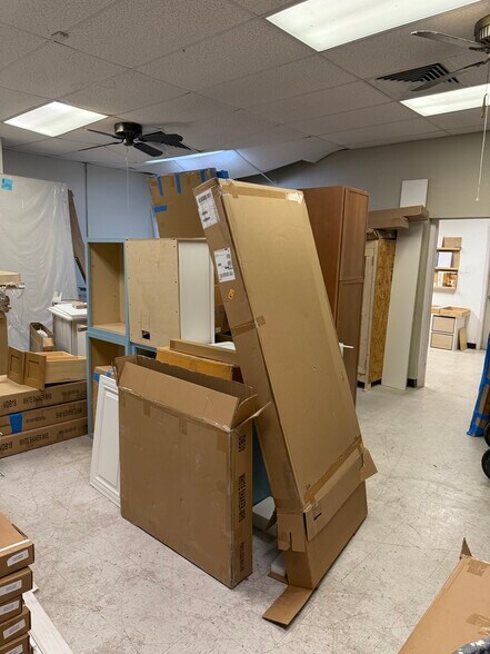 More Photos Of 3250 44th Ave N, Saint Petersburg Manufacturing For Lease