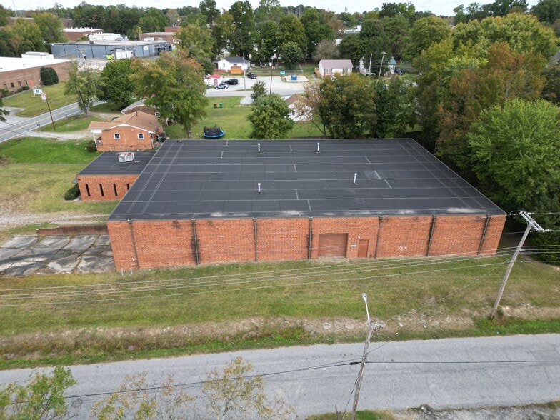 More Photos Of 900 Baker Rd, High Point Warehouse For Sale