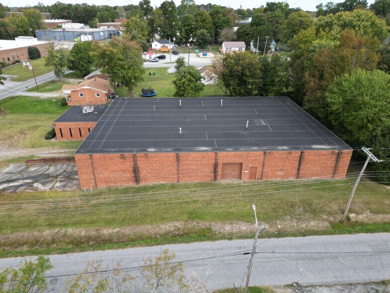More Photos Of 900 Baker Rd, High Point Warehouse For Lease