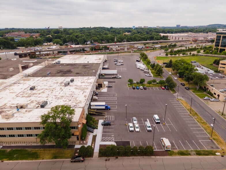 More Photos Of 125-175 Jackson Ave N, Hopkins Light Distribution For Lease