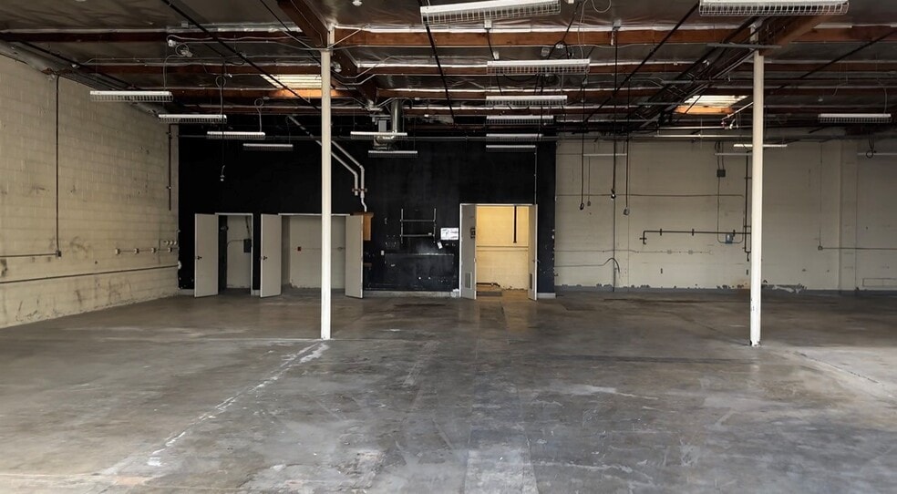 More Photos Of 3083 N Lima St, Burbank Warehouse For Sale