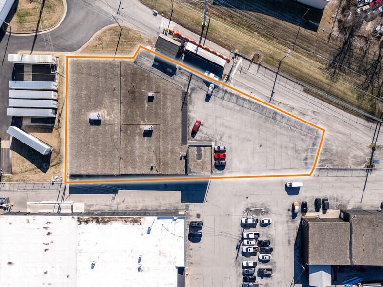 More Photos Of 330 Midland Pl, Lexington Warehouse For Lease
