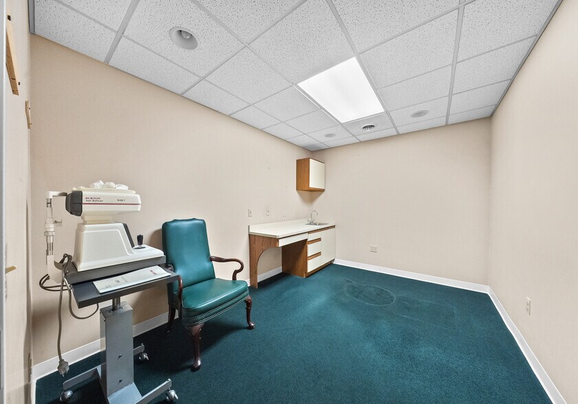 More Photos Of 1901 Winchester Ave, Ashland Office For Sale