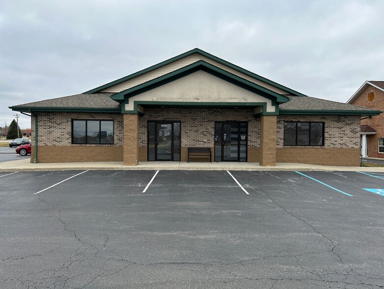 More Photos Of 10610-10624 Randolph St, Crown Point Medical For Lease