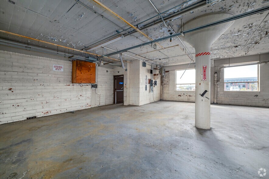 More Photos Of 900 Franklin St NE, Washington Industrial For Sale