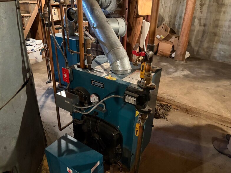 More Photos Of 79 Main St, Stratford Office For Sale