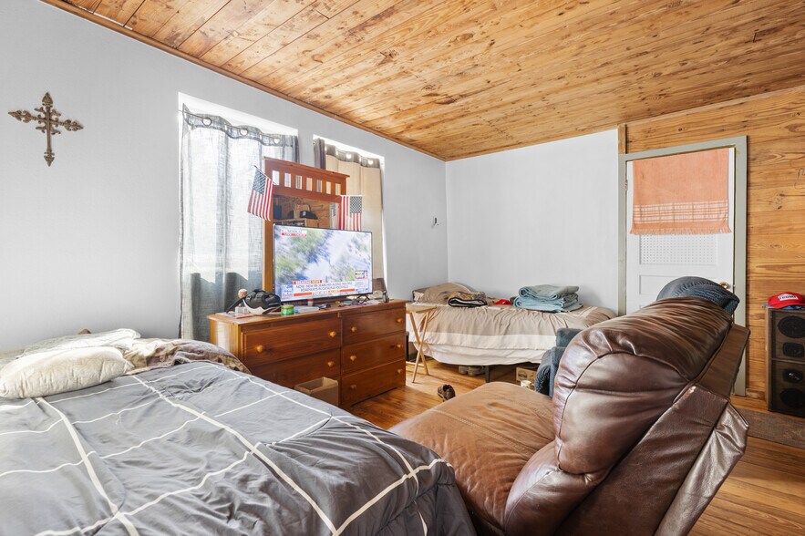 More Photos Of 304 W Wheat St, Woodville Specialty For Sale