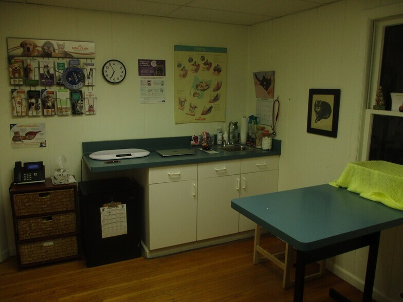 More Photos Of 729 Ridge Rd, Webster Veterinarian Kennel For Sale