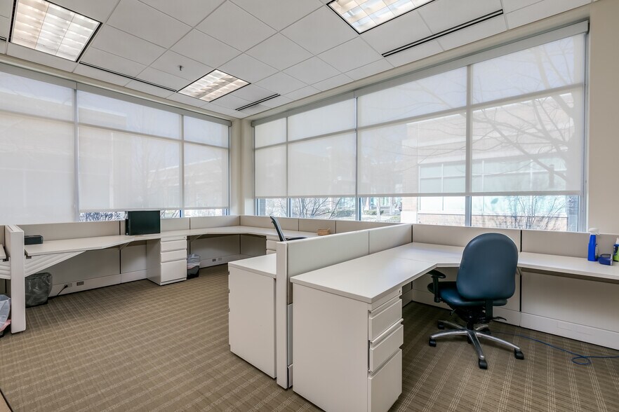 More Photos Of 2624 Patriot Blvd, Glenview Office For Sale
