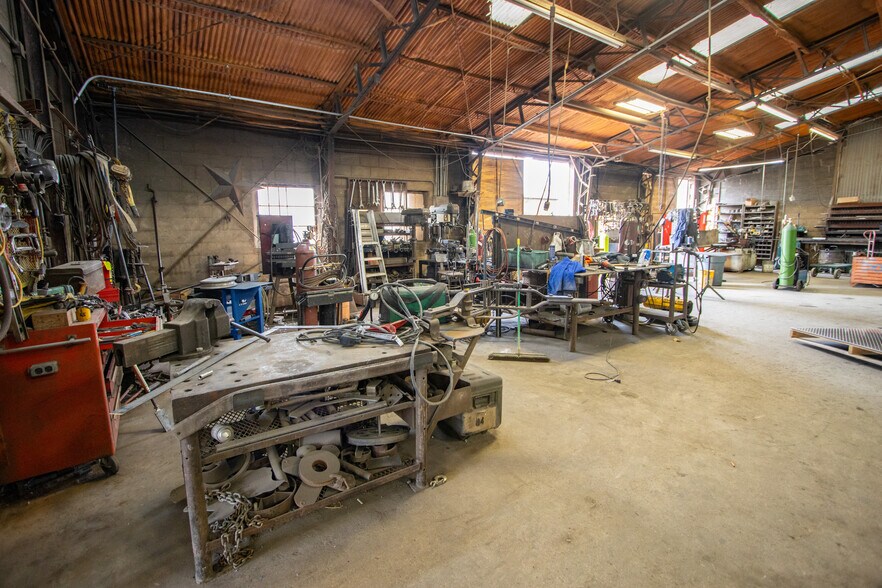 More Photos Of 111 E Liberty St, Pilot Point General Retail For Sale