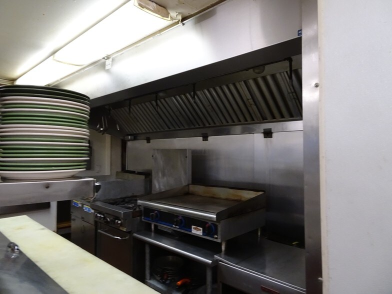 More Photos Of 3 N Main St, Wilmington Restaurant For Lease