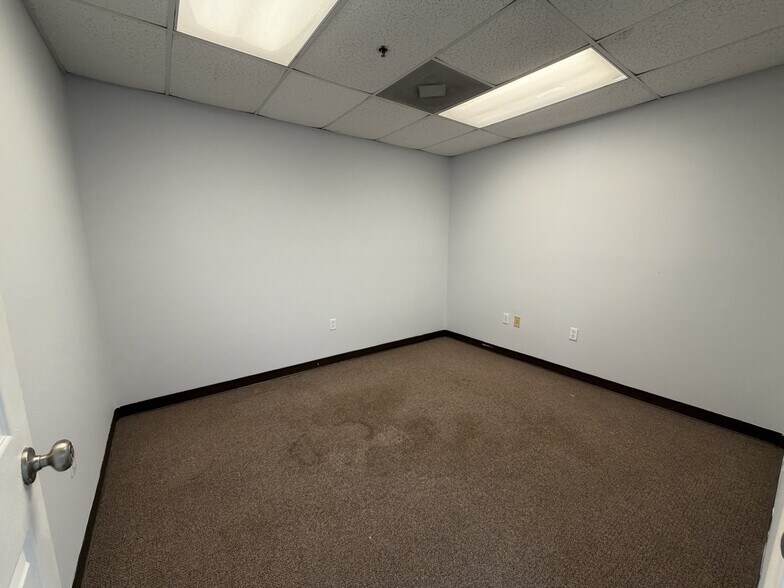 More Photos Of 200 Varnfield Dr, Summerville Warehouse For Lease
