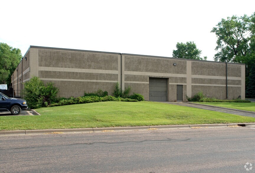 More Photos Of 15 Yorkton Ct, Little Canada Manufacturing For Sale