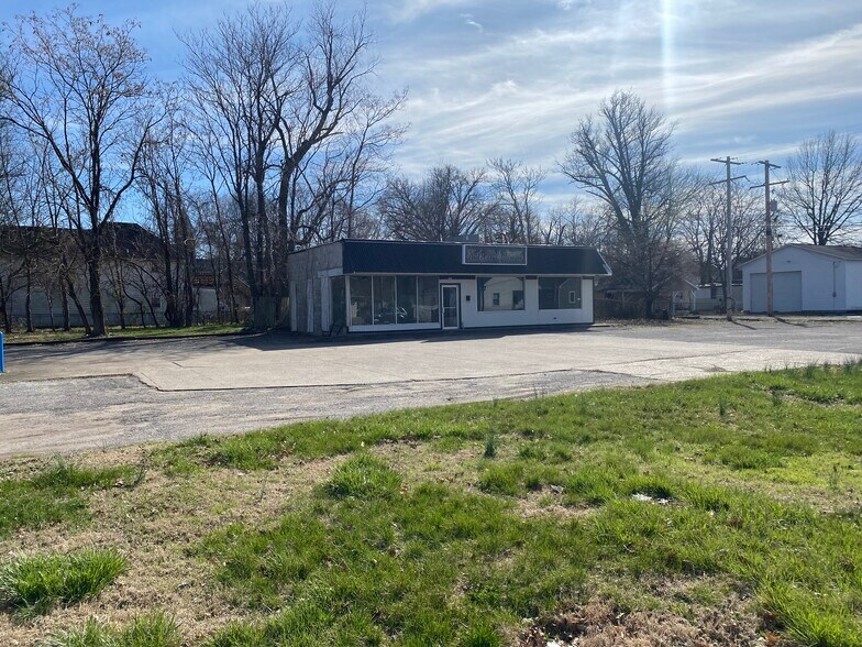 More Photos Of 401 S Kentucky Ave, Evansville Freestanding For Sale