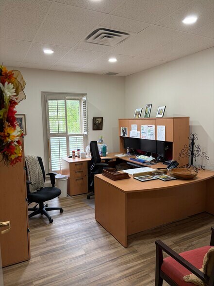 More Photos Of 823 Chickamauga Ave, Rossville Office For Lease