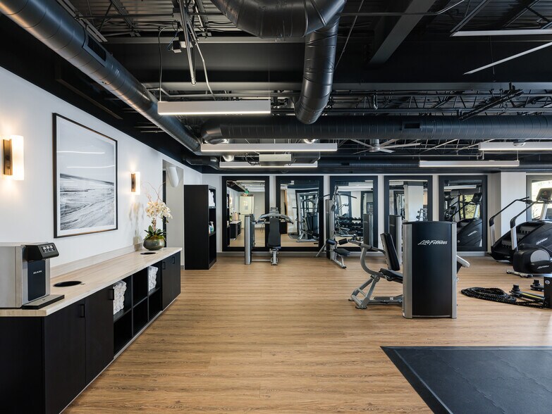 More Photos Of 12636 High Bluff Dr, San Diego Office For Lease