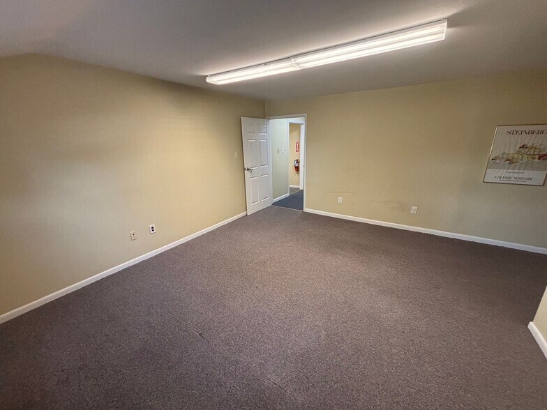 More Photos Of 1000 N York Rd, Willow Grove Office Residential For Lease