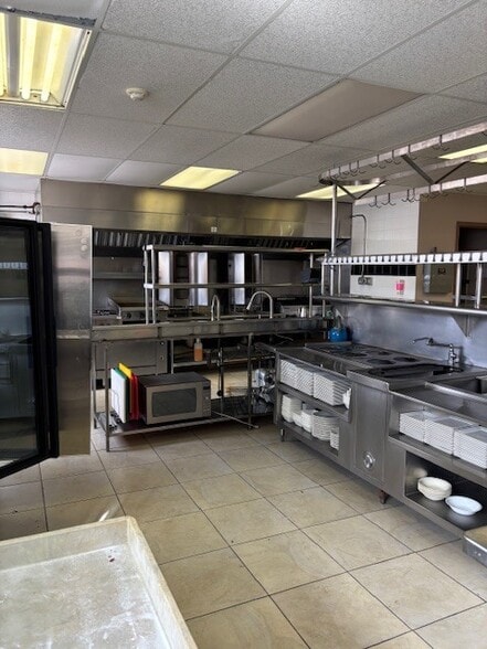 More Photos Of 5445 W Diversey Pky, Chicago Restaurant For Sale
