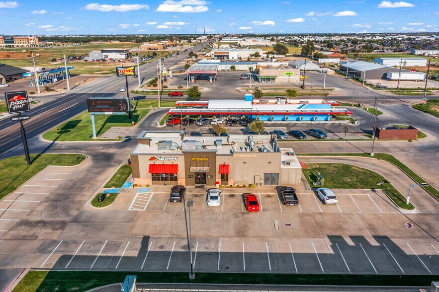 More Photos Of 7907 82nd St, Wolfforth Fast Food For Lease