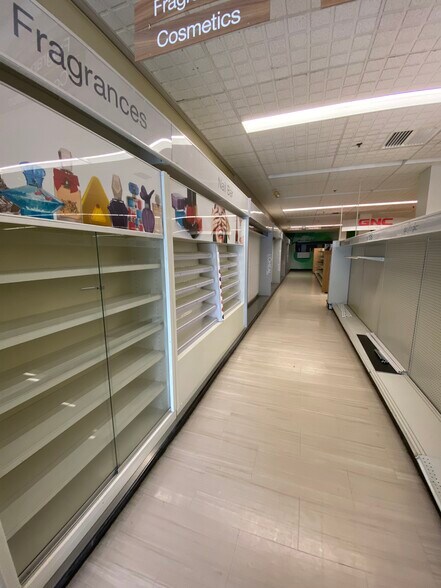 More Photos Of 145 Amherst St, Nashua Drugstore For Sale