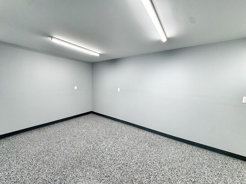 More Photos Of 16 Ruby St, Norwalk Manufacturing For Lease