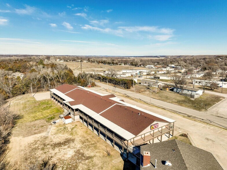 More Photos Of 201 Continental Dr, Junction City Hotel For Sale