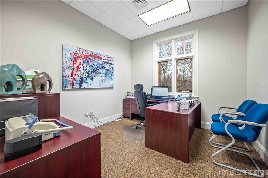 More Photos Of 400 Knoll St, Wheaton Office For Sale